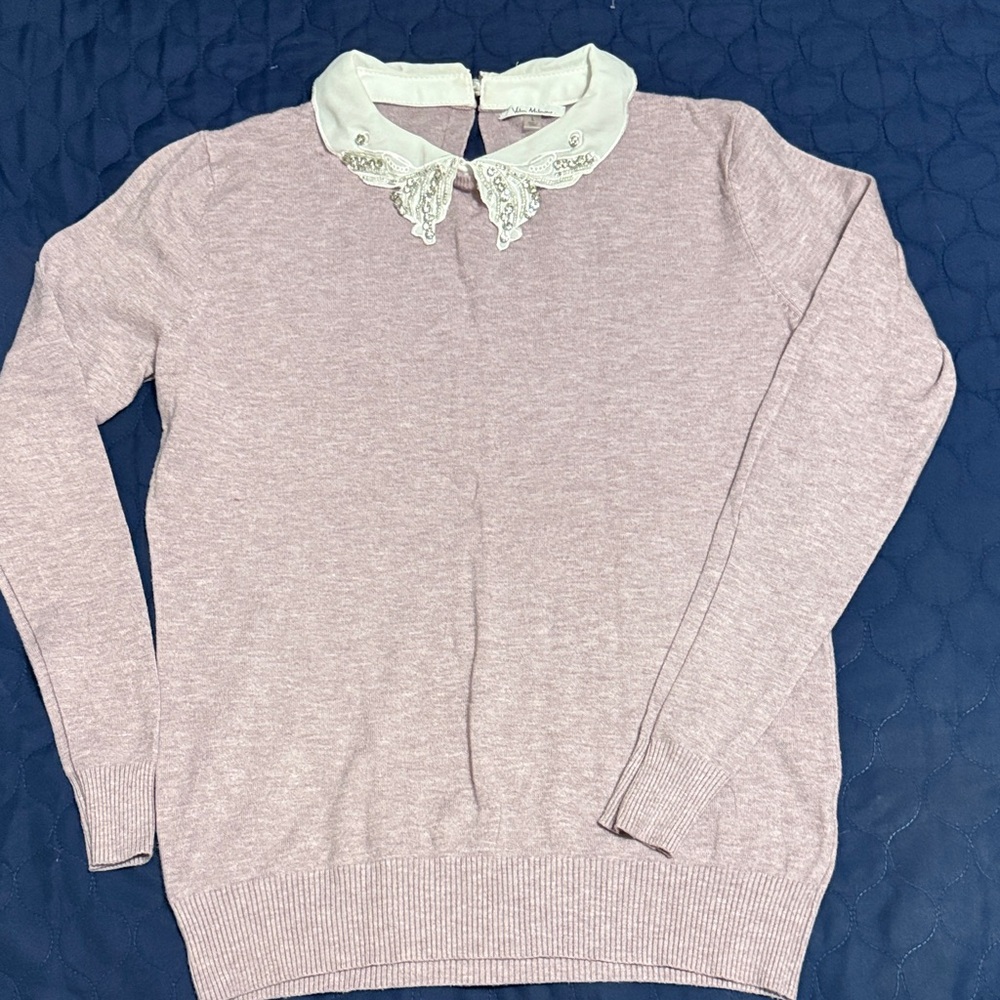Pink / purple Sweater with White Lace Collar